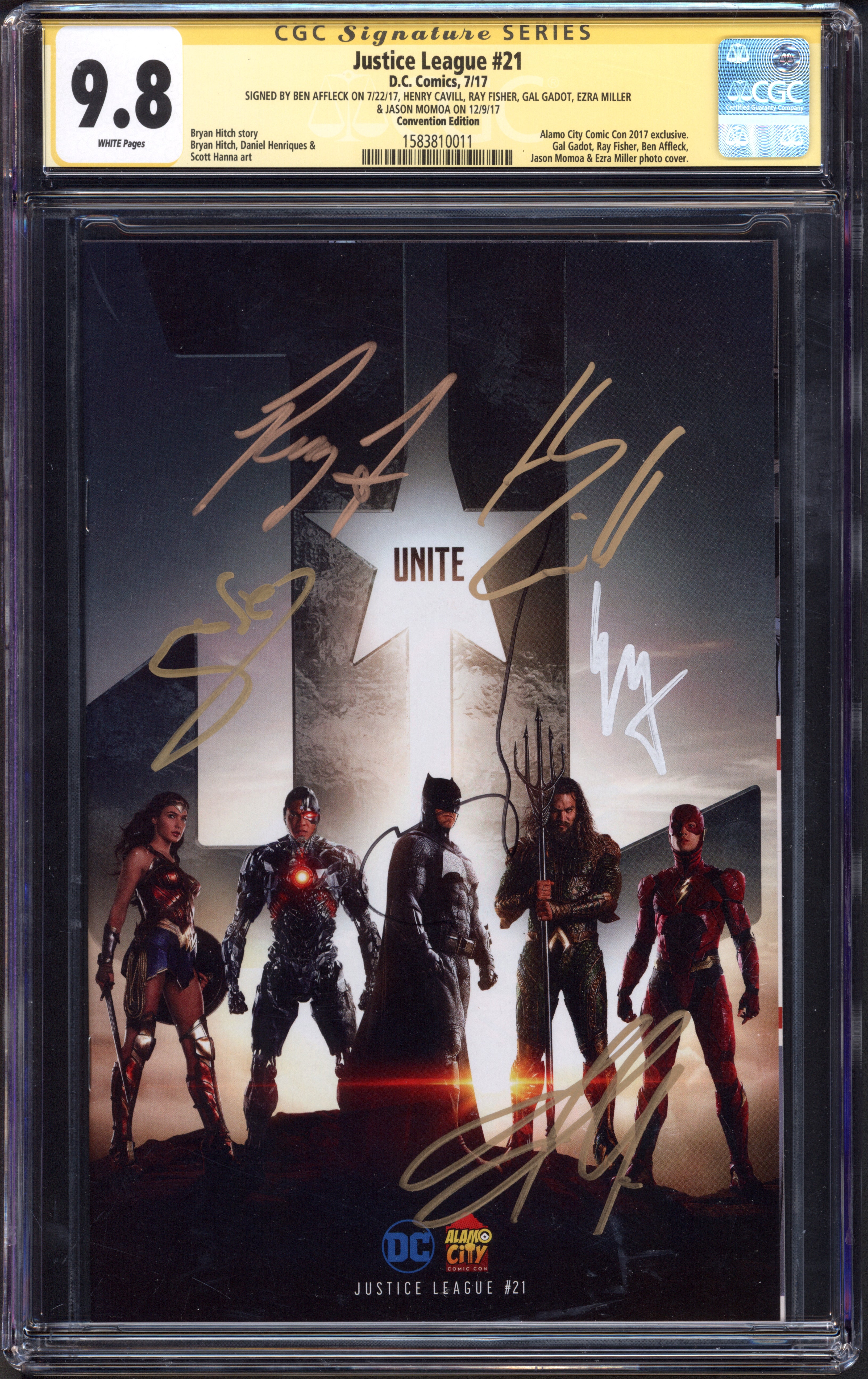 VIM_grade_cgc-9-8-convention-edition-signed-by-ben-affleck-henry-cavill-gal-gadot-jason-mamoa-ray-fisher-ezra-miller-1583810011