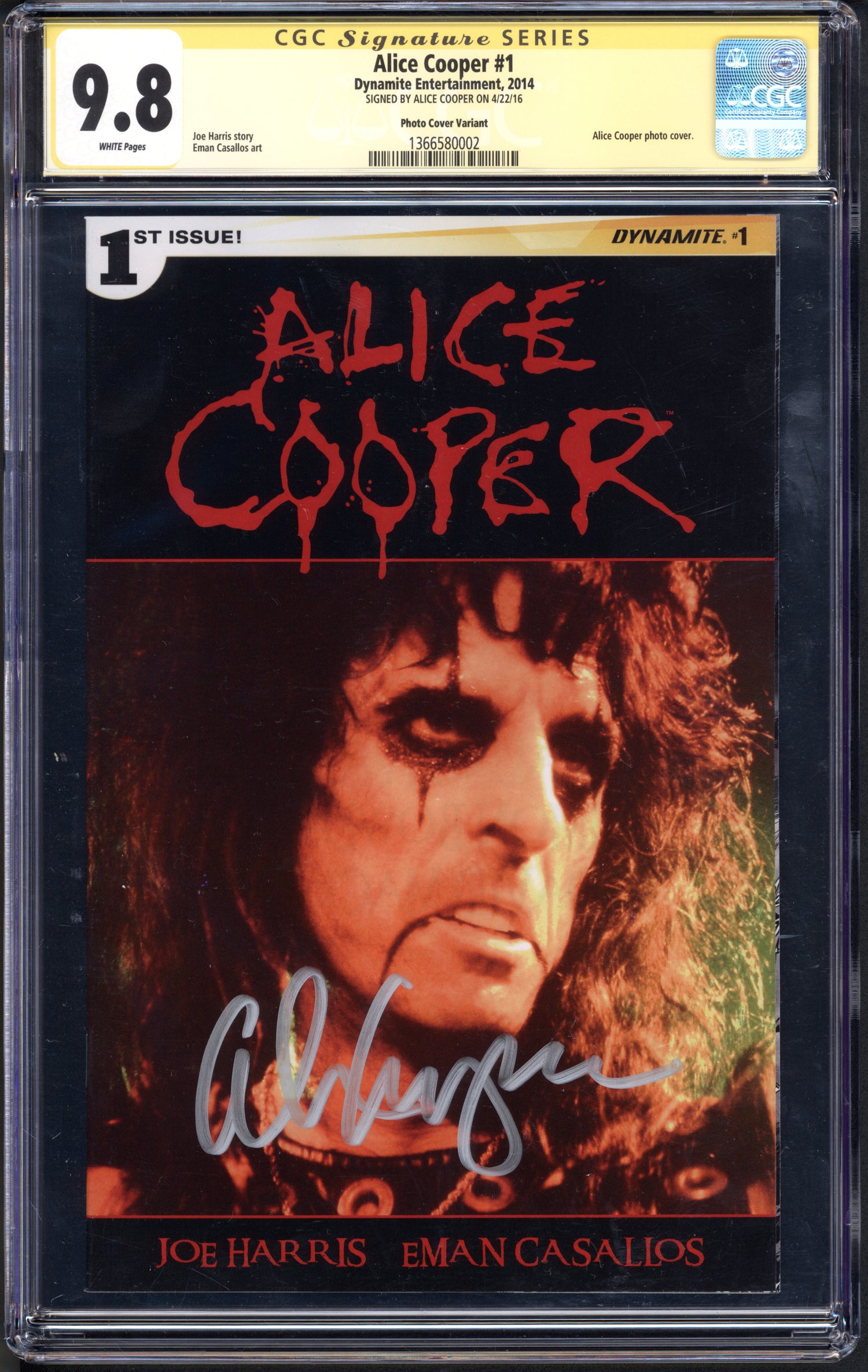 VIM_grade_cgc-9-8-photo-cover-signed-by-alice-cooper-1366580002