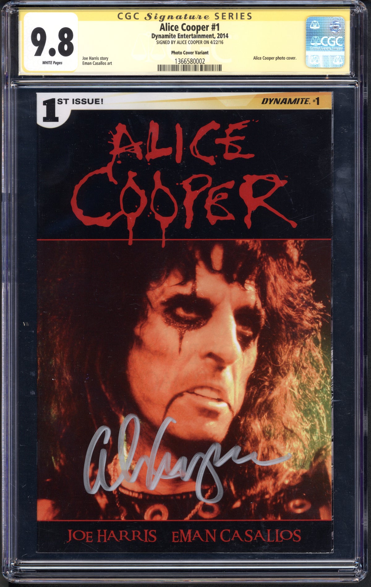 VIM_grade_cgc-9-8-photo-cover-signed-by-alice-cooper-1366580002